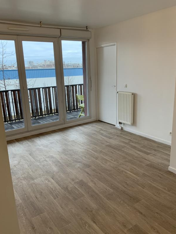 séjour avec accès au balcon